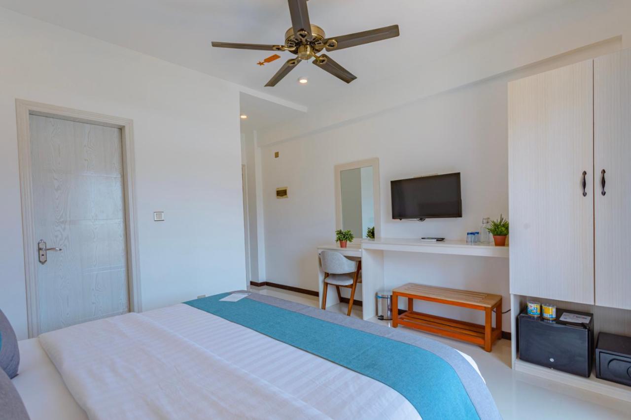 Dhiguveli Breeze Hotel ดิห์กูราห์ ภายนอก รูปภาพ