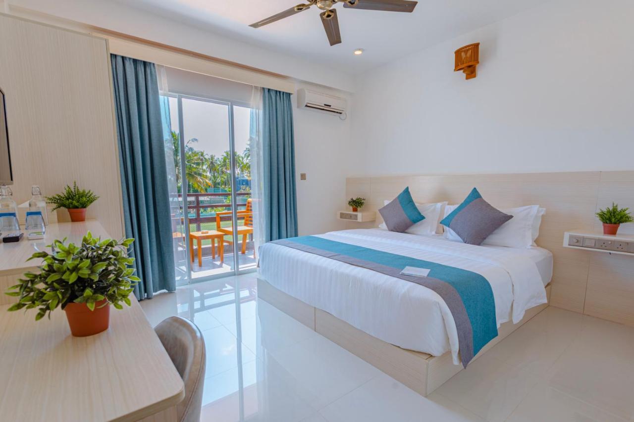 Dhiguveli Breeze Hotel ดิห์กูราห์ ภายนอก รูปภาพ