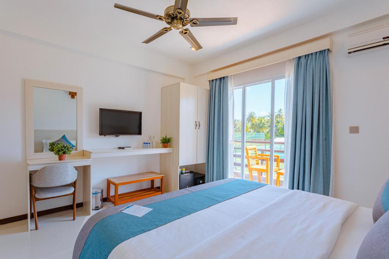 Dhiguveli Breeze Hotel ดิห์กูราห์ ภายนอก รูปภาพ