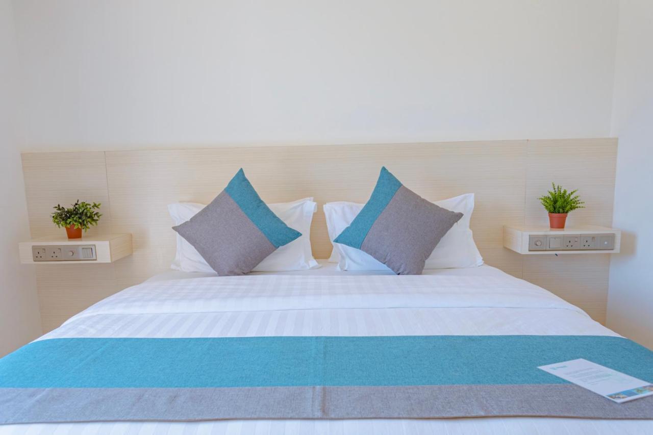 Dhiguveli Breeze Hotel ดิห์กูราห์ ภายนอก รูปภาพ