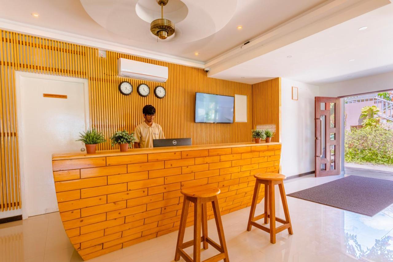 Dhiguveli Breeze Hotel ดิห์กูราห์ ภายนอก รูปภาพ