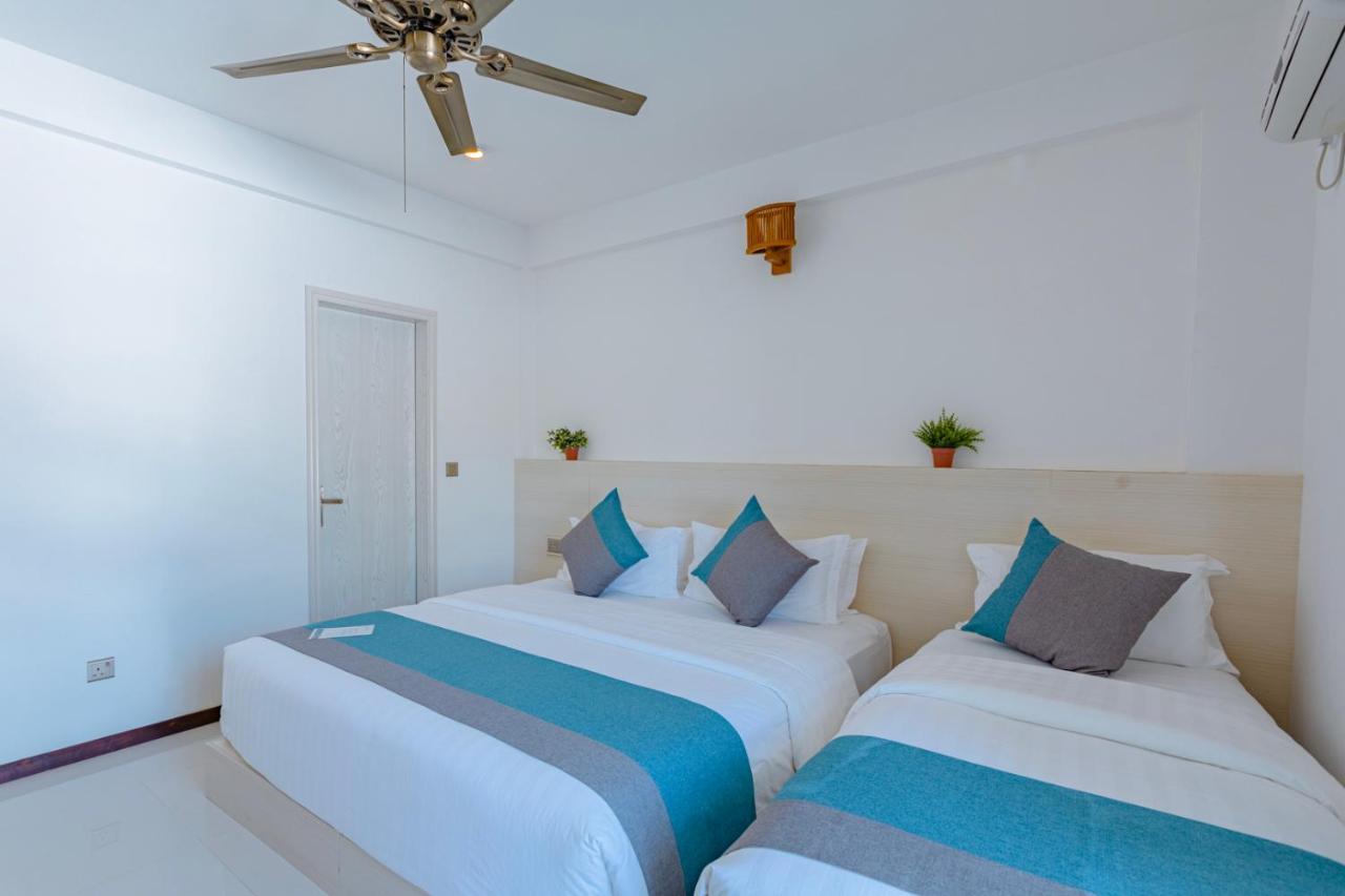 Dhiguveli Breeze Hotel ดิห์กูราห์ ภายนอก รูปภาพ