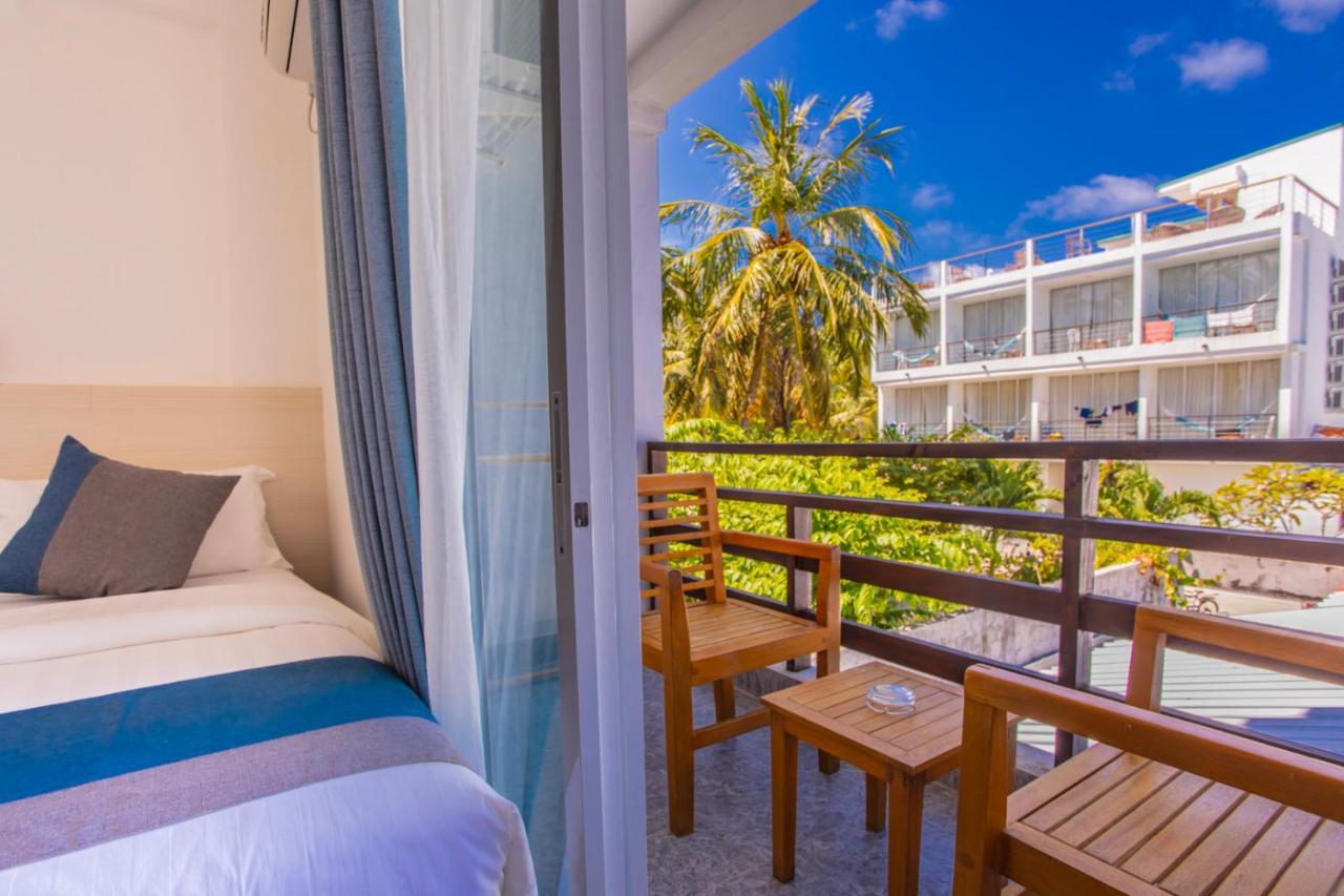Dhiguveli Breeze Hotel ดิห์กูราห์ ภายนอก รูปภาพ