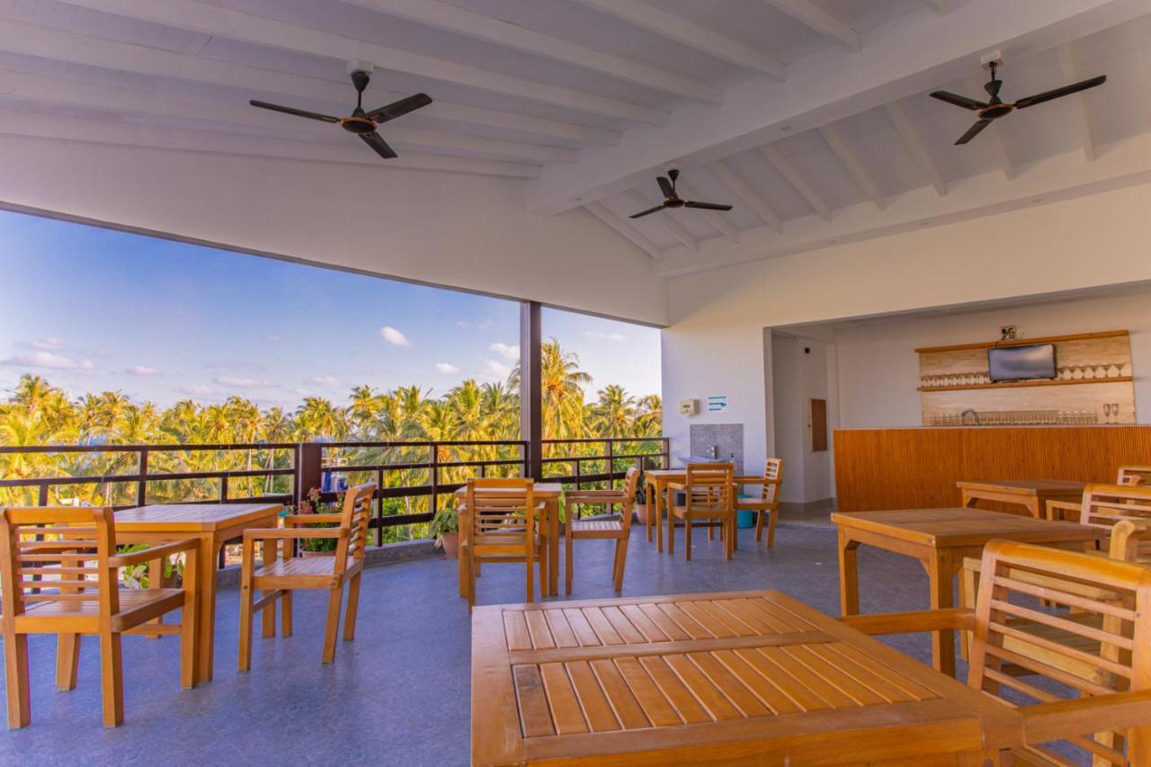 Dhiguveli Breeze Hotel ดิห์กูราห์ ภายนอก รูปภาพ