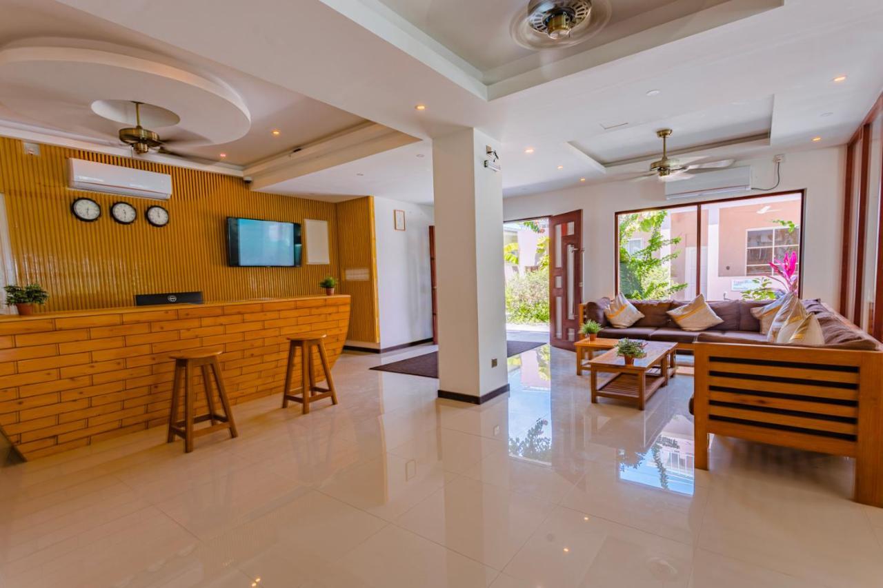 Dhiguveli Breeze Hotel ดิห์กูราห์ ภายนอก รูปภาพ